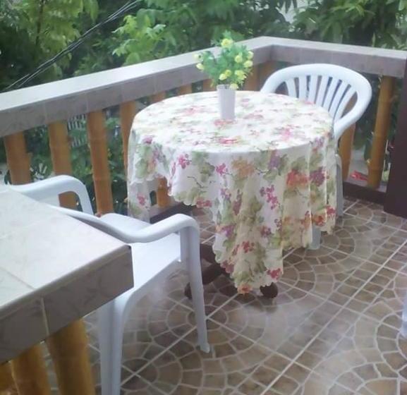 هاستل Nanette's Tourist Inn