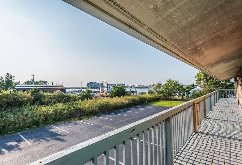 汽车旅馆 Rodeway Inn At Somers Cove Marina