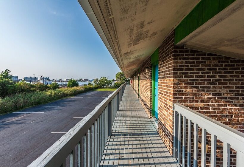 汽车旅馆 Rodeway Inn At Somers Cove Marina