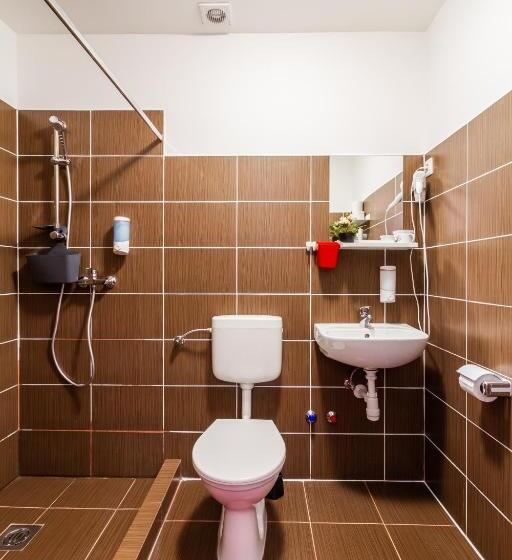 Pensionat Airport Károly Centrál