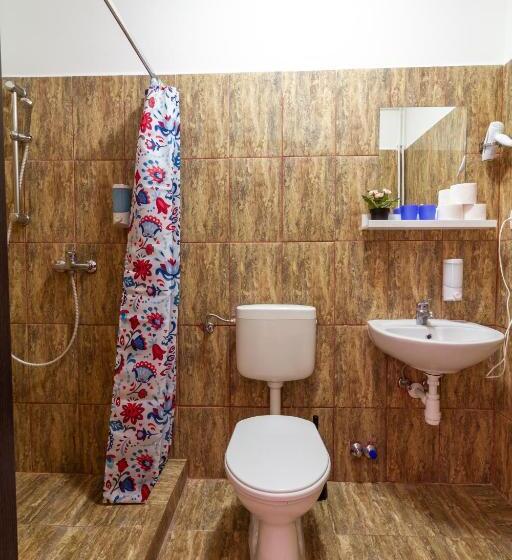 Pensionat Airport Károly Centrál