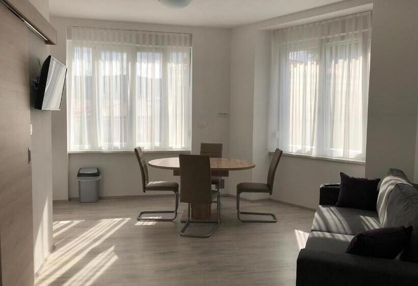 پانسیون Apartments & Rooms Nardin