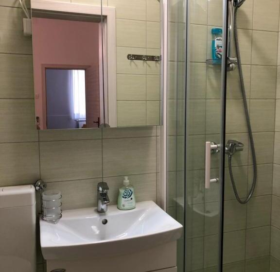 پانسیون Apartments & Rooms Nardin