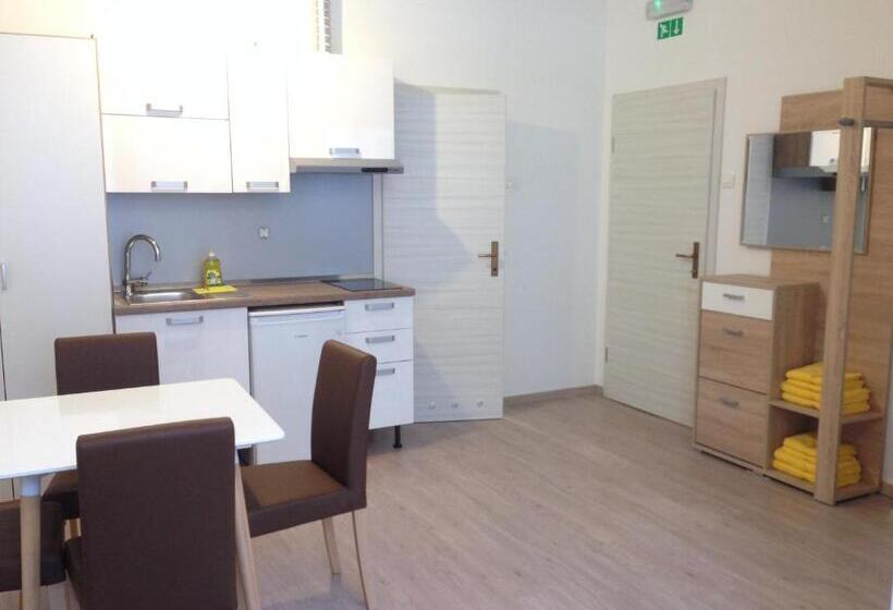 پانسیون Apartments & Rooms Nardin