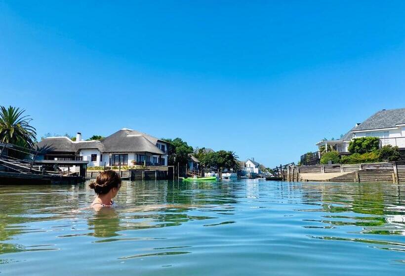 פנסיון Canal Guest House