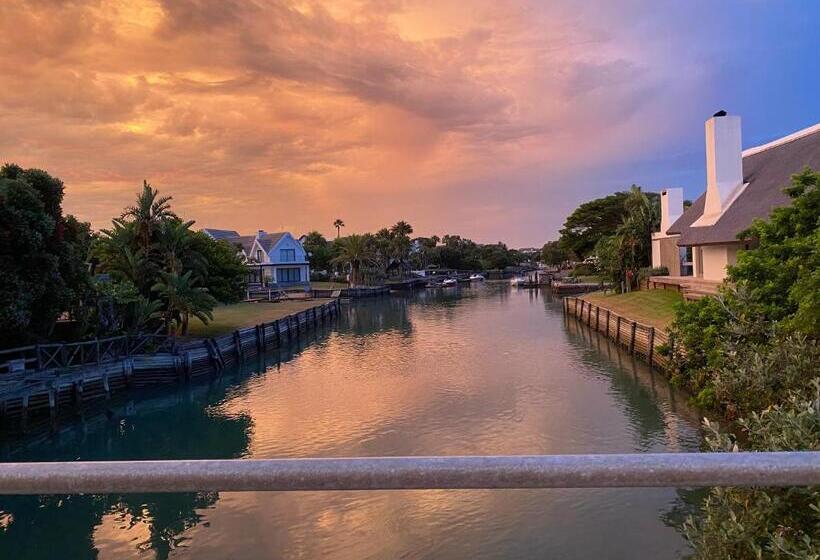 פנסיון Canal Guest House