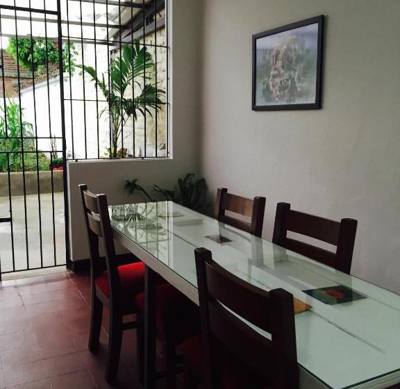 פנסיון Casa Helga A Dos Cuadras De La Basílica, Casa Entera Con Jardín Amplio, 6 Habitaciones, 5 Baños, Coc