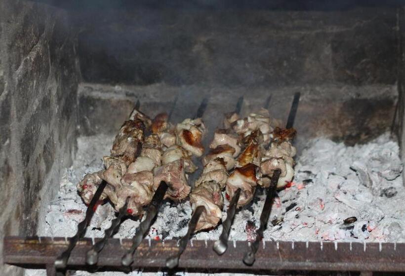 پانسیون Guest House Ucha