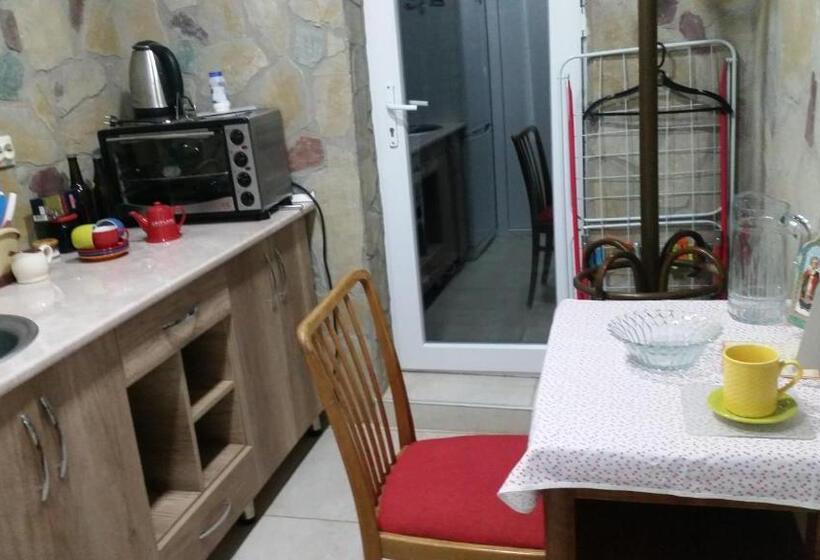 پانسیون Guest House Ucha