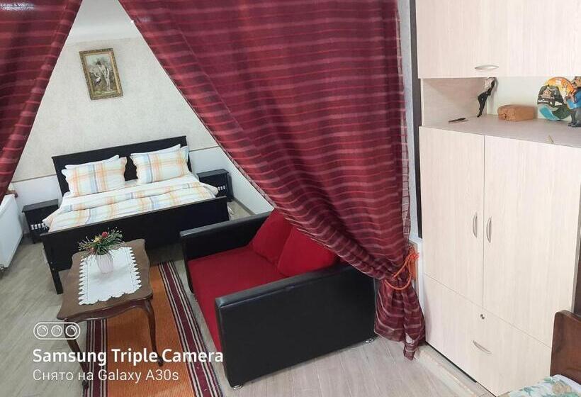 پانسیون Guest House Ucha