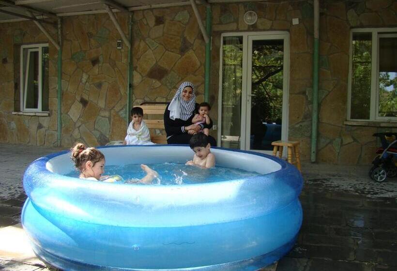 پانسیون Guest House Ucha