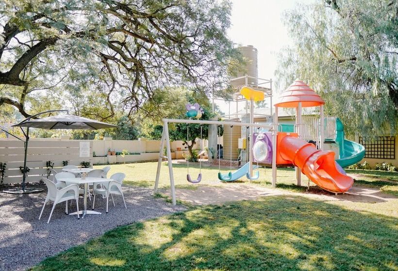 פנסיון Lighthouse Guesthouse & Cafe