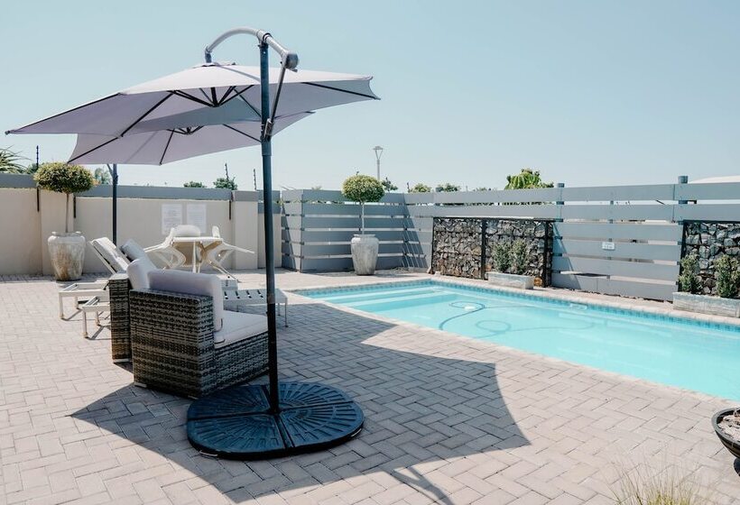 פנסיון Lighthouse Guesthouse & Cafe