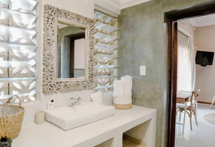 פנסיון Lighthouse Guesthouse & Cafe