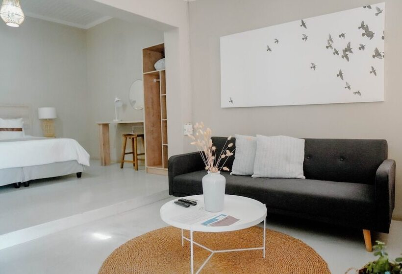 פנסיון Lighthouse Guesthouse & Cafe