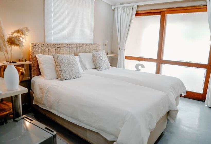פנסיון Lighthouse Guesthouse & Cafe