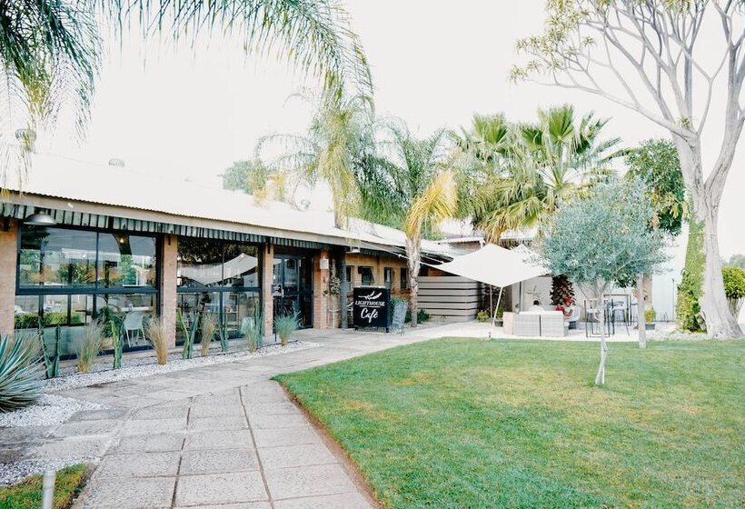 פנסיון Lighthouse Guesthouse & Cafe