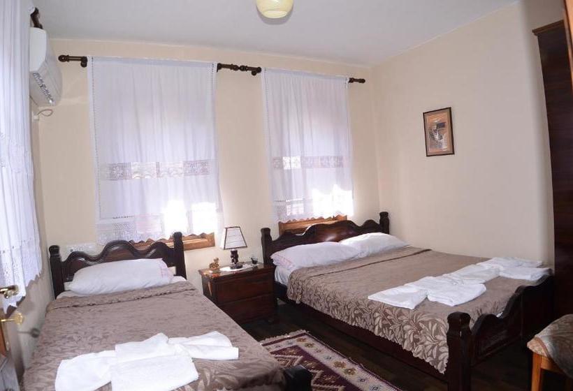 פנסיון Pjetri House