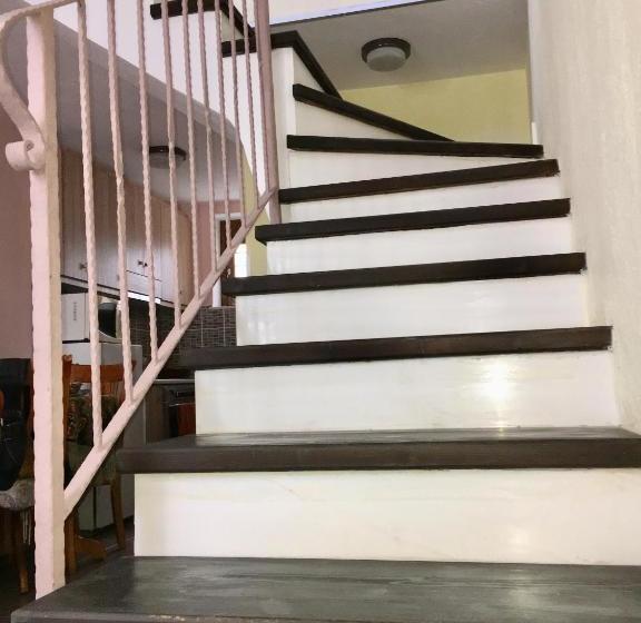 פנסיון Pjetri House