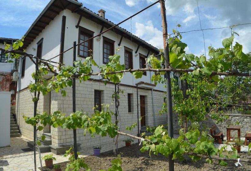 פנסיון Pjetri House