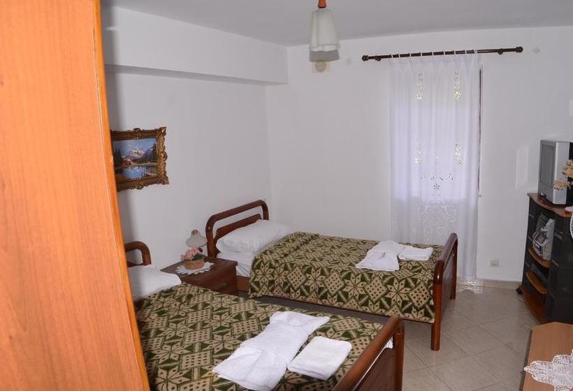 פנסיון Pjetri House