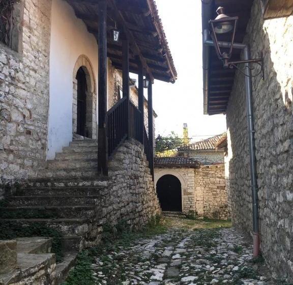 פנסיון Pjetri House