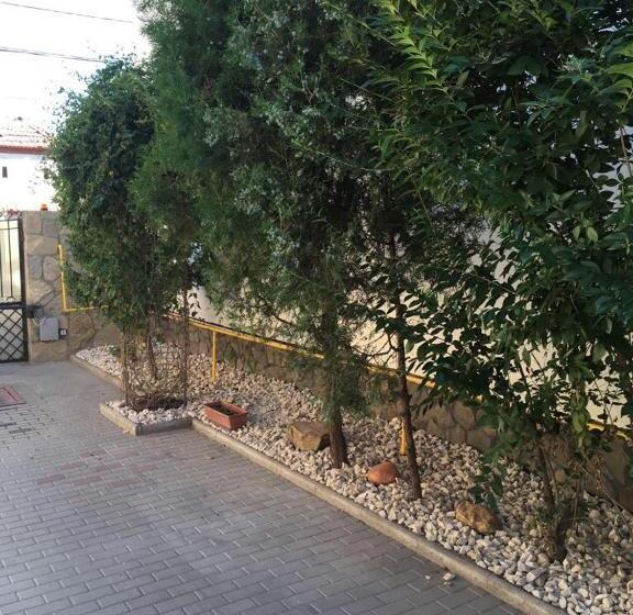 פנסיון Step Inn