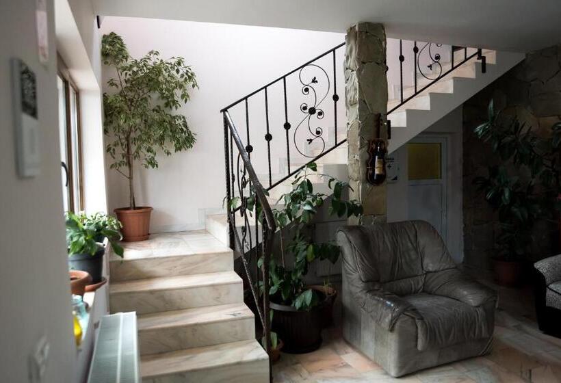 פנסיון Step Inn