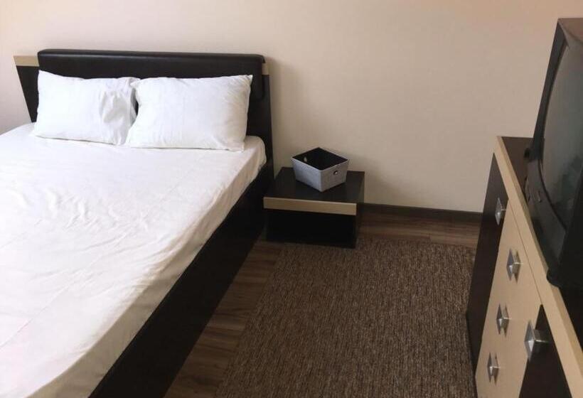 פנסיון Step Inn