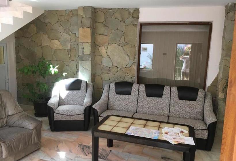 פנסיון Step Inn