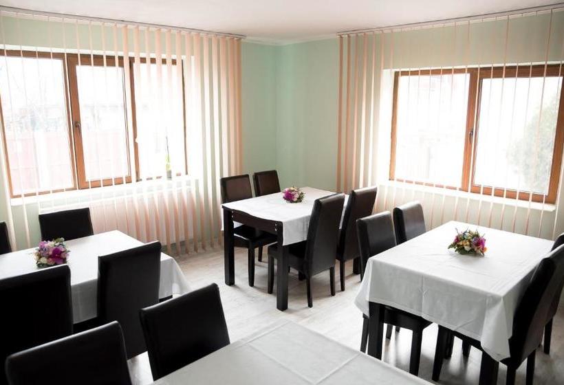 פנסיון Step Inn