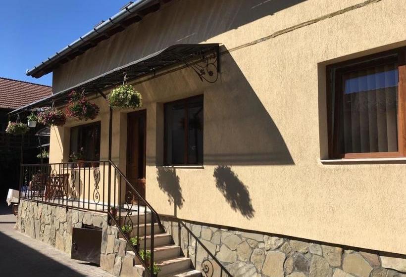 פנסיון Step Inn