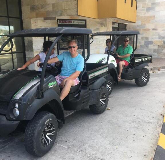 ユースホステル Apartamentos Isla Tropical