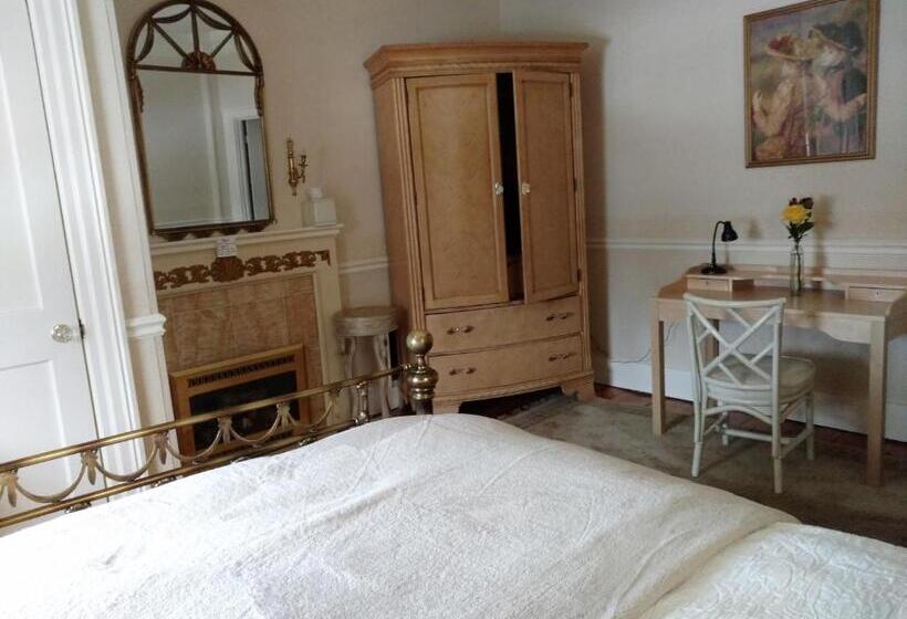 ベッドアンドブレックファースト Daniel Stebbins B And B