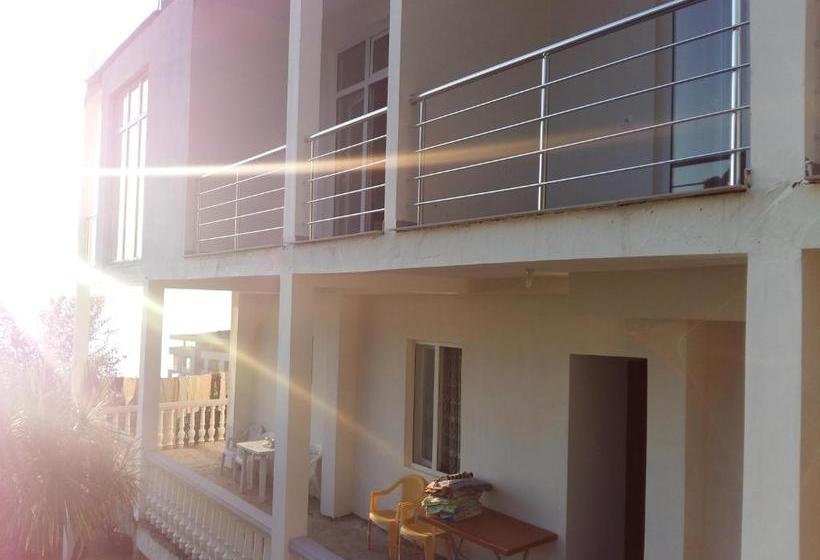 پانسیون Temo S Guest House In Kvariati