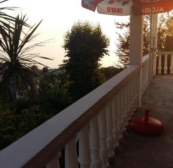 پانسیون Temo S Guest House In Kvariati