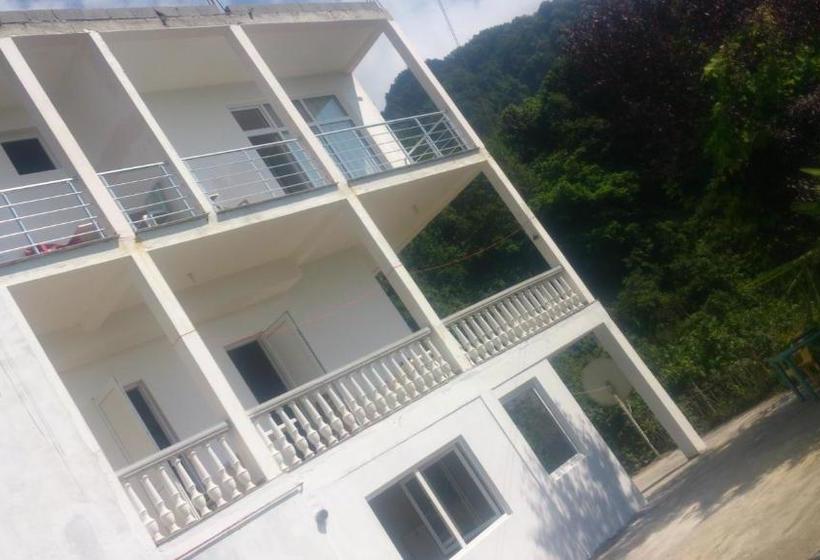 پانسیون Temo S Guest House In Kvariati