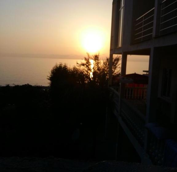 پانسیون Temo S Guest House In Kvariati