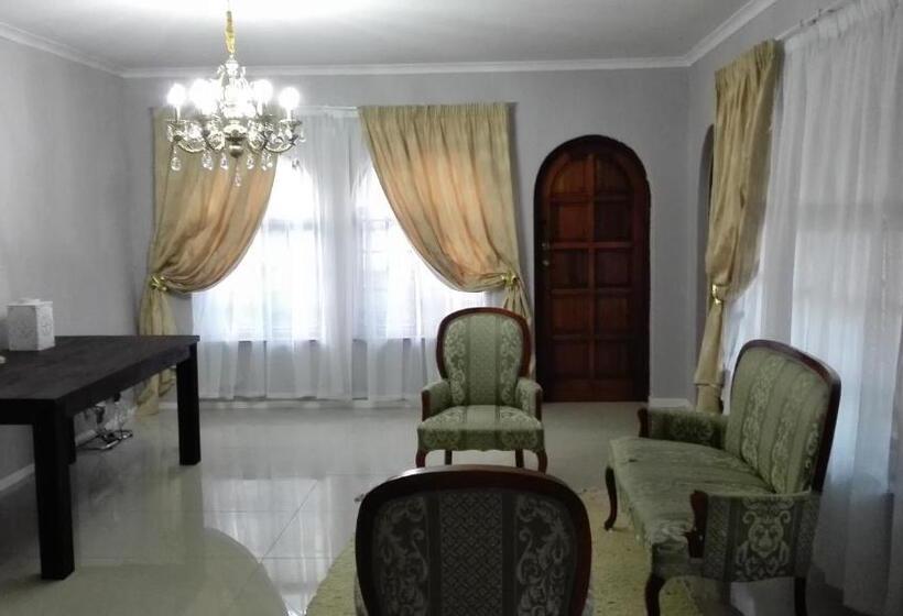 פנסיון Versailles B And B