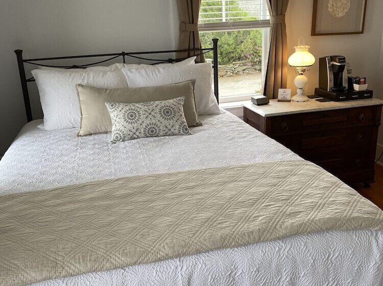 Spouter Inn Bed & Breakfast