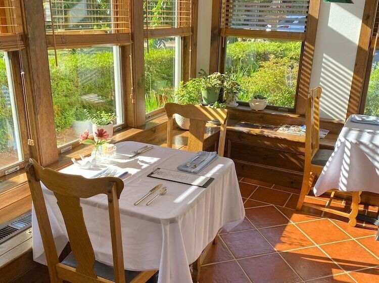 Spouter Inn Bed & Breakfast