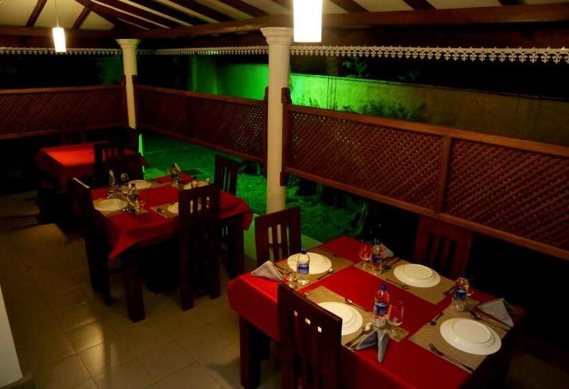 הוסטל Vishmee Holiday Inn