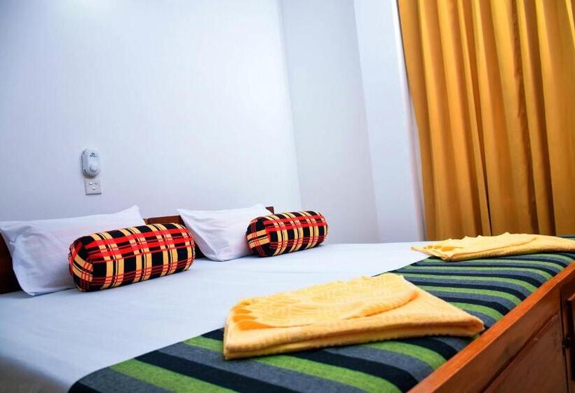 הוסטל Vishmee Holiday Inn