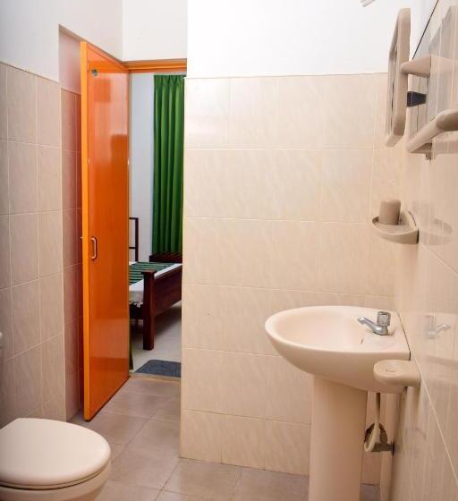 הוסטל Vishmee Holiday Inn