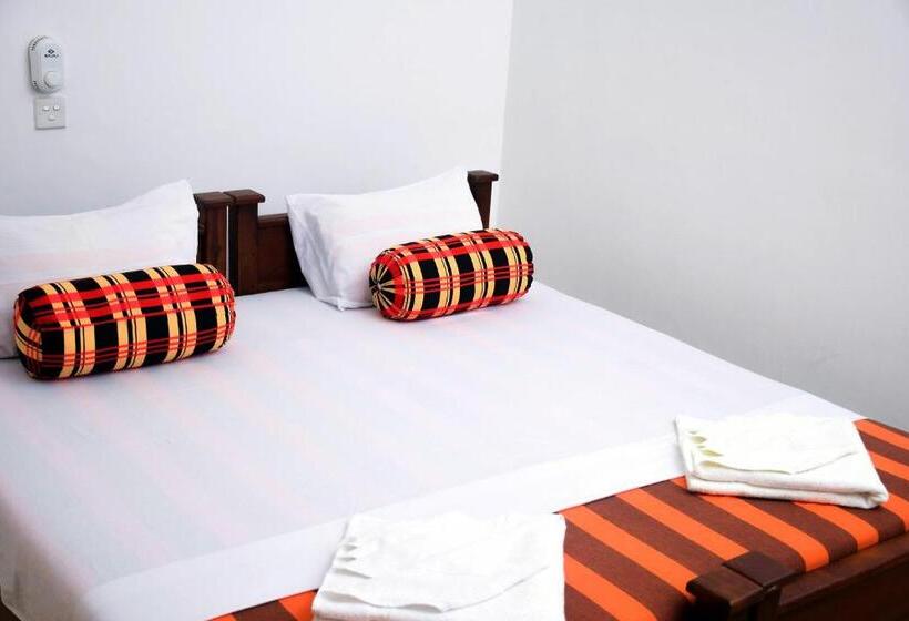 הוסטל Vishmee Holiday Inn