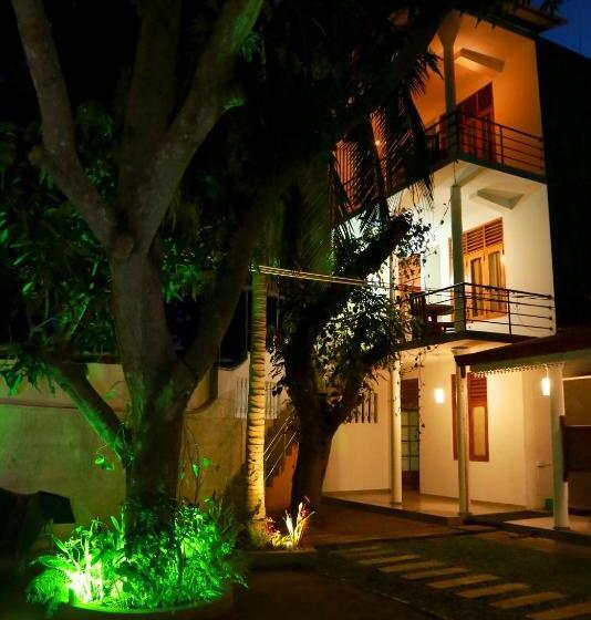 הוסטל Vishmee Holiday Inn