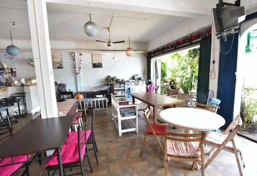 بنسيون Blue Juice