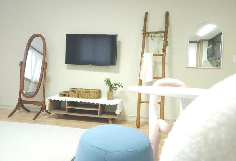 بنسيون Canada Sunset Village