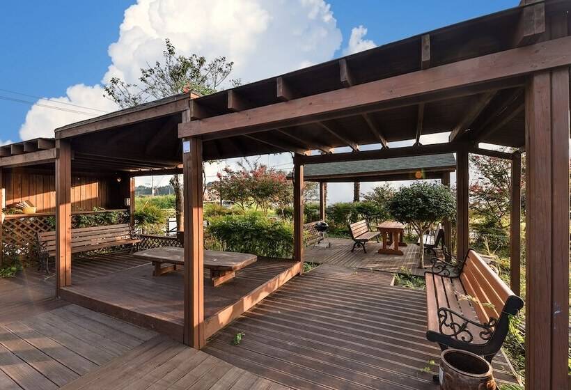 بنسيون Canada Sunset Village