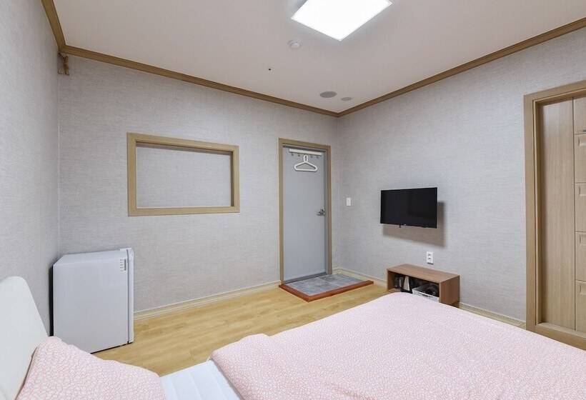 بنسيون Canada Sunset Village